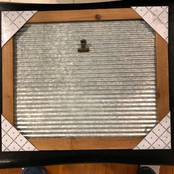 Rustic farmhouse style wooden frame w/corrugated metal & photo clip - Picture 2 of 10